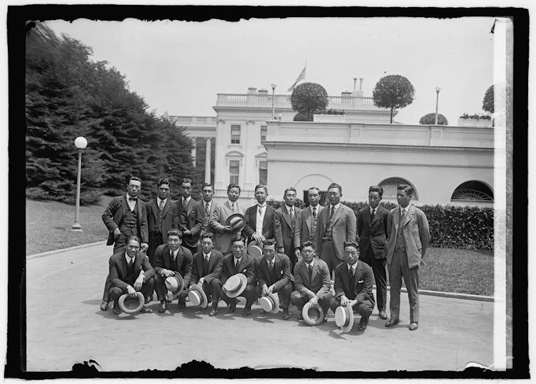 The Osaka Mairuchi baseball team from Japan visits the U.S. White House in 1925. National Photo Company Collection/Library of Congress/Wikimedia Commons